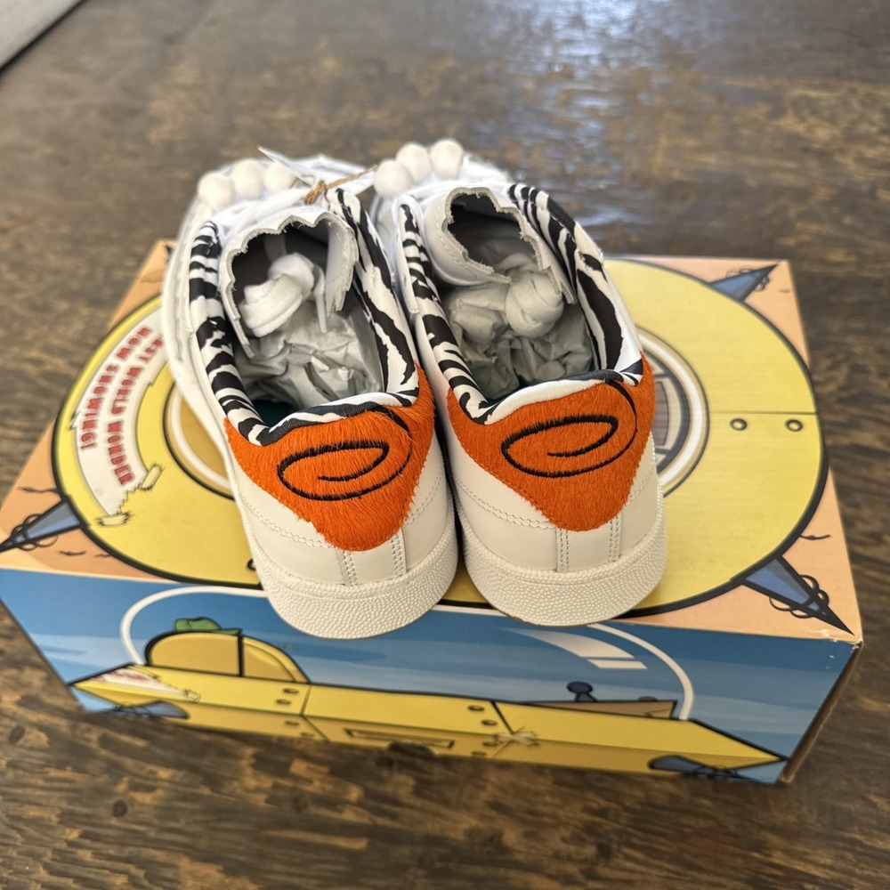 Size 7- Reebok Flintstones Meet Jetsons x Club C Wilma - Picture 3 of 5
